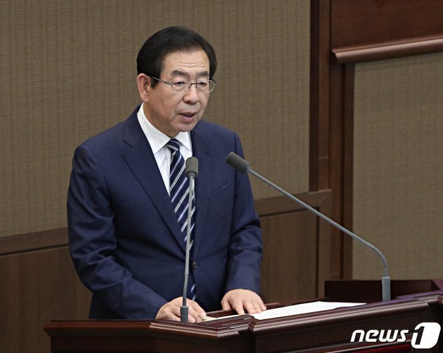 박원순 서울시장이 10일 오후 서울 중구 서울시의회에서 열린 제287회 정례회 1차 본회의에서 추가경정예산안 제출에 따른 시정연설을 하고 있다. 2019.6.10/뉴스1 © News1