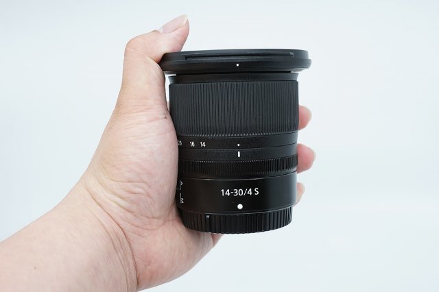 한 손에 여유롭게 쥐어질 정도로 작다. (출처=IT동아)