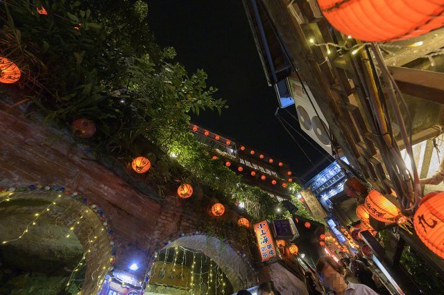 건물 가운데에서 최대 광각으로 촬영했을 때 왜곡이 적다는 점도 인상적이다. (촬영 니콘 Z 6 ▲초점거리 14mm ▲감도 ISO 12,800 ▲조리개 f/5.6 ▲셔터속도 1/100초, 출처=IT동아)