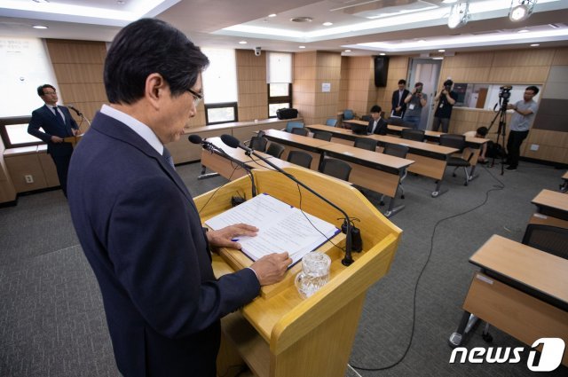 박상기 법무부 장관이 12일 경기도 과천시 정부과천청사 법무부 청사에서 검찰 과거사 진상조사위원회 활동 종료와 관련한 입장을 밝히고 있다. 2019.6.12/뉴스1 © News1