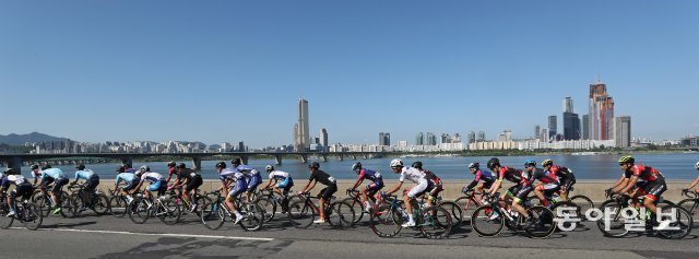 아시아를 대표하는, 국제사이클연맹(UCI) 공인의 국제대회로 인정받은 투르드코리아의 내년이 더욱 더 기대됩니다.
＜최혁중 기자 sajinman@donga.com＞