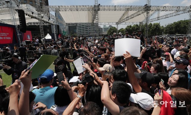 17일 오후 서울 중구 서울광장에서열린   FIFA U-20 월드컵  대표팀 환영식에  750여명(축구협회 추산)의 시민들이 환영식을 찾았다.