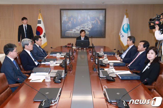 이주열 한국은행 총재가 31일 오전 서울 중구 한국은행에서 열린 금융통화위원회를 주재하고 있다. 2019.5.31/뉴스1 © News1