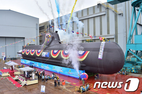 해군의 다섯번째 214급 잠수함인 ‘윤봉길함’.(현대중공업 제공) 2014.7.3/뉴스1
