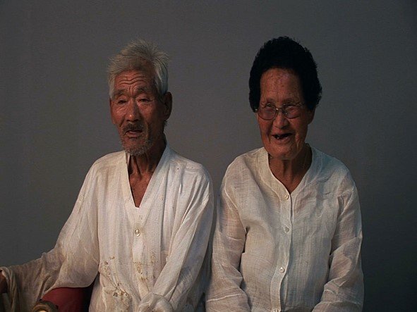 고(故) 최원균 할아버지, 이삼순 할머니(왼쪽부터). 사진=영화 ‘워낭소리’ 스틸컷