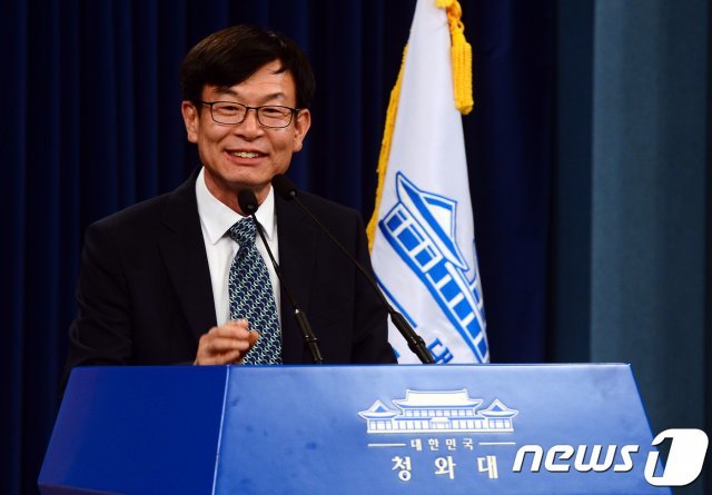 청와대 정책실장에 임명된 김상조 공정거래위원장./뉴스1 © News1
