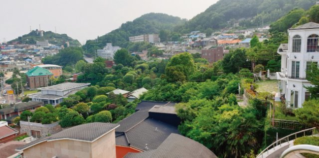 유달초 위쪽에 자리 잡은 이훈동 정원.