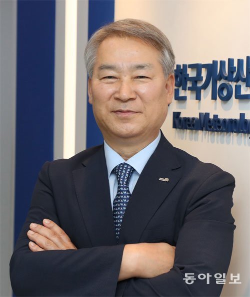 류찬수 한국기상산업기술원장은 19일 동아일보와의 인터뷰에서 “한국 기상산업이 해외로 뻗어 나가 성장할 수 있게 하는 것이 기술원의 역할”이라고 강조했다. 김동주 기자 zoo@donga.com