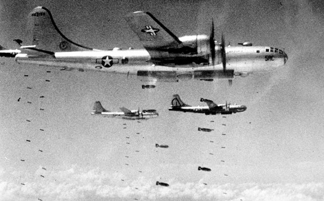 6·25전쟁 당시 미 공군이 운용한 B-29기는 대당 최고 9000kg의 폭탄을 싣고 9000km까지 이동하며 폭격을 수행할 수 
있었다. 전쟁 중에는 의학 체계도 크게 발전했다. 창비 제공