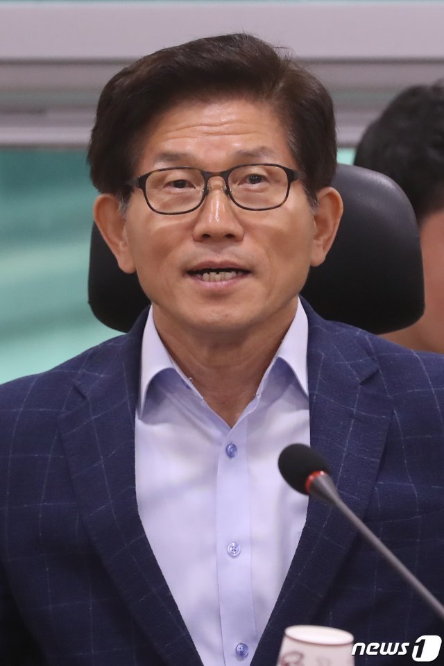 김문수 전 경기도지사가 10일 오전 서울 여의도 국회 의원회관에서 열린 문재인 정부의 ‘표현의 자유’ 억압 실태 토론회에 참석하고 있다. 2019.6.10/뉴스1