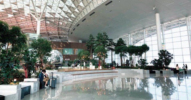 인천국제공항 제2여객터미널에 있는 ‘미니숲’.