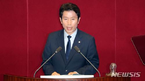 더불어민주당 이인영 원내대표가 3일 오전 서울 여의도 국회 본회의장에서 열린 제369회 국회(임시회) 제3차 본회의에서 교섭단체 대표연설을 하고 있다. 사진=뉴시스