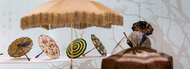 프랑스 장인 미셸 오르토가 수집한 우산·양산을 선보이는 전시 ‘Summer Bloom 여름이 피다’ 전경. 플랫폼엘 제공