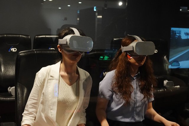 영화의 중요 장면을 실감나게 볼 수 있는 시네마 VR 관도 마련했다. (출처=IT동아)