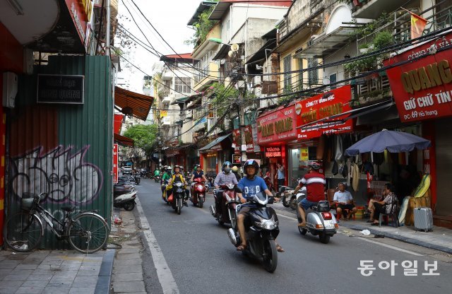베트남 하노이를 방문하자 마주친 건 오토바이였다.