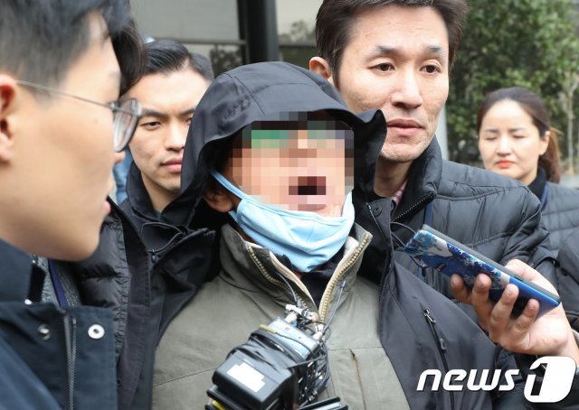 김명수 대법원장에게 화염병을 던진 농민 남 모씨. © News1