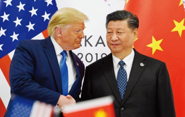 도널드 트럼프 미국 대통령(왼쪽)과 시진핑 중국 국가주석이 G20 정상회담이 열린 일본 오사카에서 만났다. [뉴시스]
