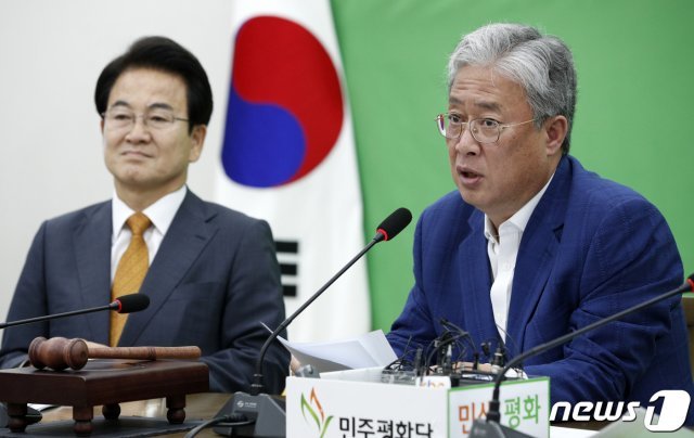 민주평화당  정동영 대표(왼쪽)와 유성엽   원내대표 © News1