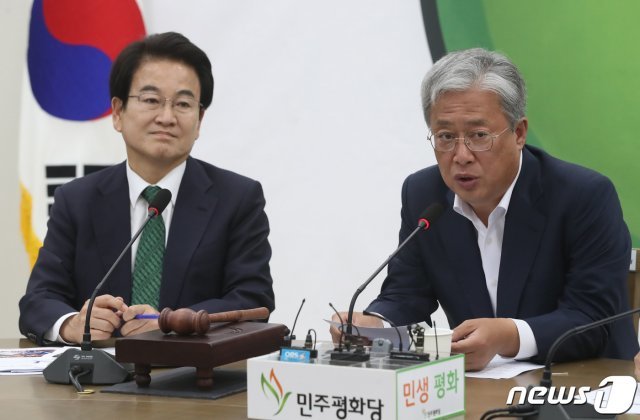 민주평화당의 정동영 대표와 유성엽 원내대표 © News1