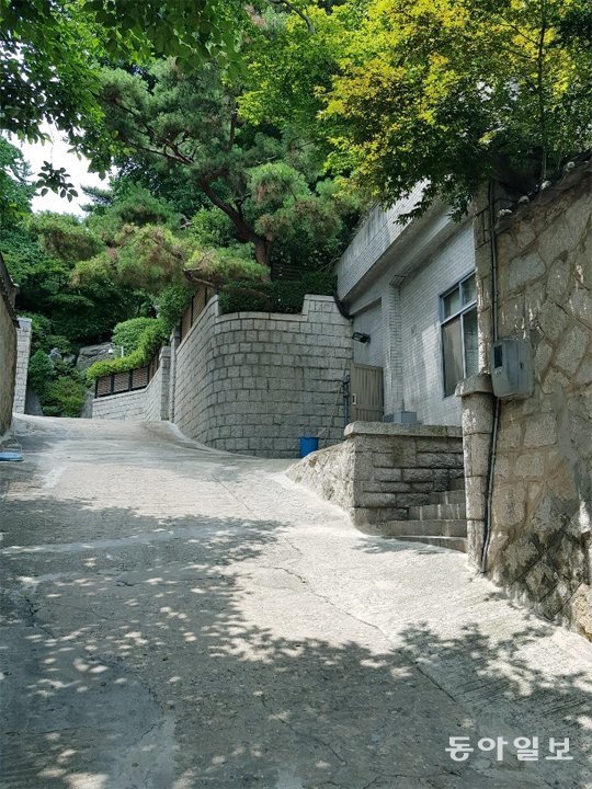 최근 취재진이 방문한 서울 종로구 청운동 자택.