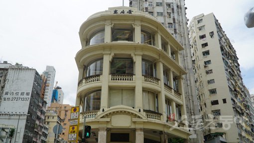 1930년대 지어진 홍콩 근대건축양식을 대표하는 건물 뢰춘생. 지금은 한방박물관으로 사용되고 있다. 홍콩｜김재범 기자 oldfield@donga.com