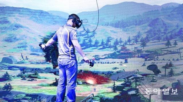 지난 19일, WCG 2019 Xi‘an에서는 VR 챔피언십이 진행됐다. VR 챔피언십은 신기술에 기반해 미래 스포츠 영역을 개척하는 뉴호라이즌 종목 중 하나로 정식 종목으로 ‘파이널어썰트’를 선보였다. VR 기기를 장착한 선수가 게임에 참여하고 있다