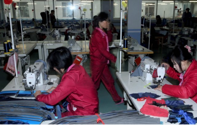 중국에서 일하는 북한 노동자들. [뉴스1]
