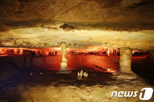 천곡황금박쥐동굴 탐방의 하이라이트, 샘실신당(한국관광공사 제공) © 뉴스1