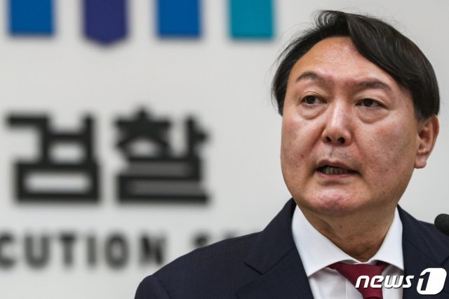 윤석열 검찰총장이 25일 오후 서울 서초동 대검찰청에서 열린 취임식에서 취임사를 하고 있다. © News1