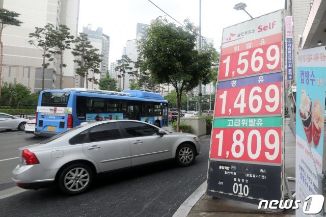 전국 휘발유 가격이 8주 만에 다시 상승세로 돌아섰다. 사진은 서울 강남구의 한 주유소. © News1