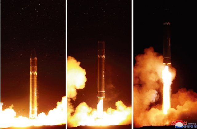 유엔 안전보장이사회(안보리)는 2017년 12월 22일(현지시각) 북한의 대륙간탄도미사일(ICBM)급 ‘화성-15형’ 발사에 대응해 새 대북제재 결의안 2397호를 채택했다. [조선중앙통신]
