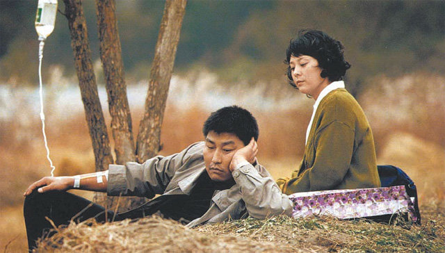 2003년 개봉한 봉준호 감독 영화 ‘살인의 추억’의 한 장면.