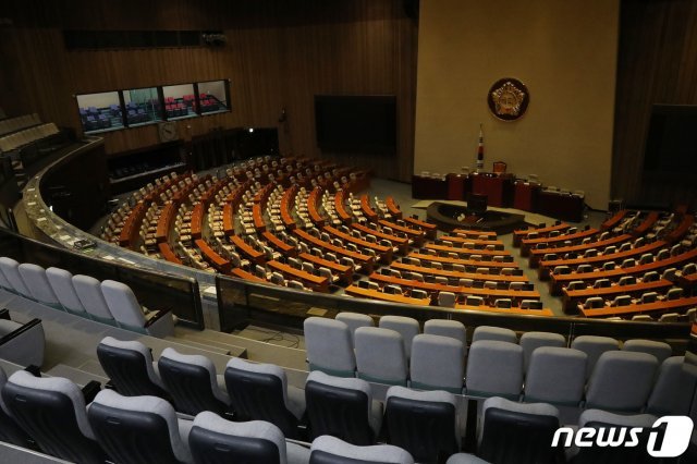 텅 빈 국회 본회의장. 뉴스1 © News1