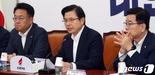 황교안 자유한국당 대표가 30일 서울 여의도 국회에서 열린 일본수출규제대책특위 2차 회의에서 모두발언을 하고 있다. © News1