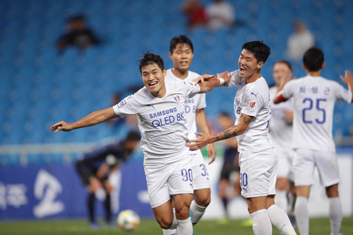 지난 10일 인천 유나이티드를 상대로 수원에서의 데뷔골을 기록한 후 기뻐하는 구대영. 사진제공｜한국프로축구연맹