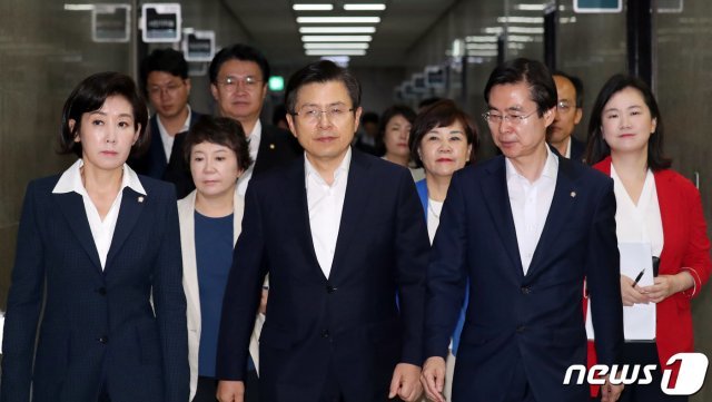 황교안 자유한국당 대표, 나경원 원내대표 등 자유한국당 지도부© News1