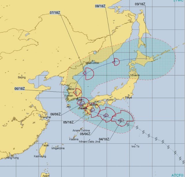 미국 합동태풍경보센터(JTWC)의 5일 오전 6시(한국시간) 예보. JTWC는 태풍 프란시스코가 ‘C’자 형태를 그리며 한반도를 거친 후 일본 삿포로 쪽으로 향할 것으로 보고 있다.