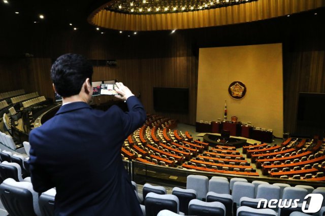 텅 빈 국회 본회의장. © News1