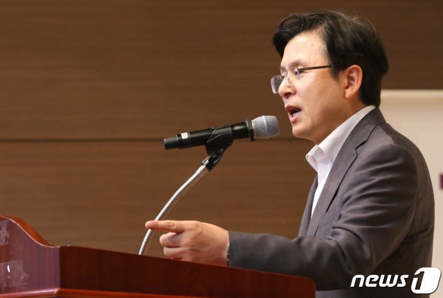 지난 6일 경북 구미코에서 열린 자유한국당 구미을지역구 당원 교육에 참석한 황교안 대표가 인사말을 하고 있다. © News1