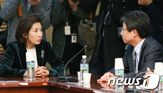 나경원 자유한국당 원내대표(왼쪽)와 유승민 바른미래당 전 대표. © News1