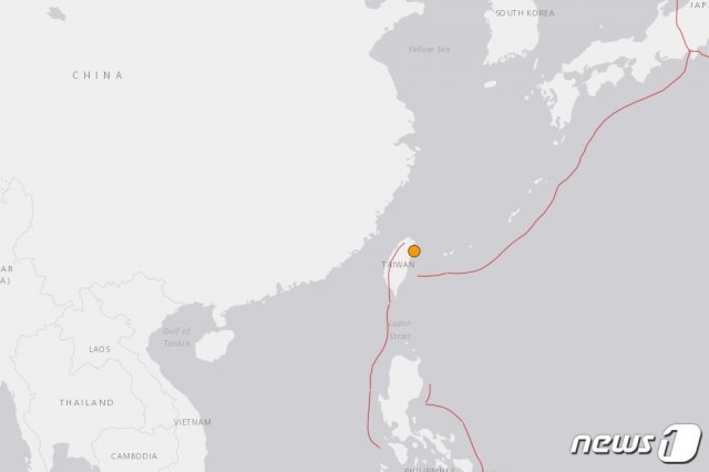 8일(현지시간) 대만 화롄 북동쪽 65km 해역에서 규모 5.9의 지진이 발생했다. 주황색 점이 대만 지진 발생 지점. (미국 지질조사국) © 뉴스1