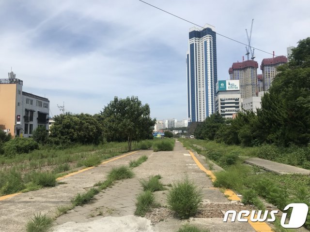 폐선된 옛 해운대역 철길과 정거장 부지. © 뉴스1