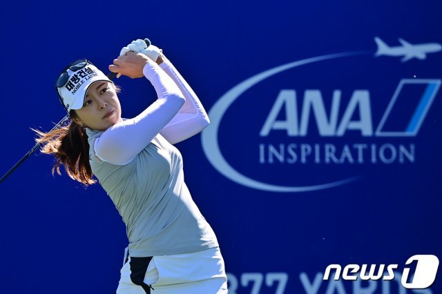 허미정이 스토틀랜드오픈 2라운드 단독선두로 올라섰다.