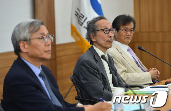 와다 하루키 일본 도쿄대 명예교수(가운데)) (뉴스1DB) © News1