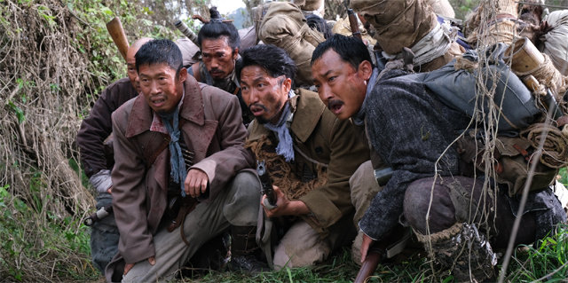 영화 ‘봉오동 전투’는 전투의 주역으로 역사책에 기록된 홍범도 장군의 비중을 줄이고 독립을 위해 조선팔도에서 모인 장삼이사의 활약에 주목했다. 쇼박스 제공