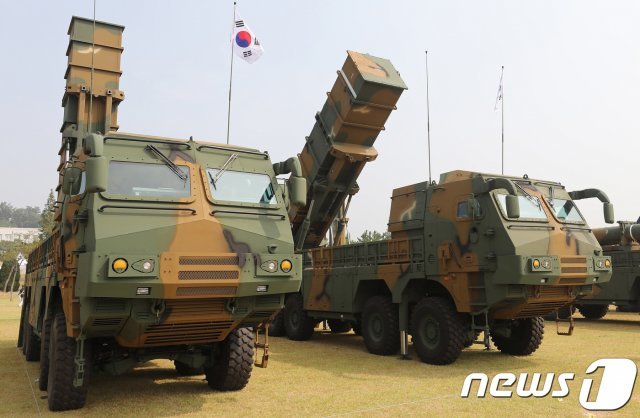 25일 경기도 평택시 해군2함대사령부에서 열린 제69주년 국군의날 기념식 미디어데이에서 현무-2 탄도 미사일이 도열해 있다. 2017.9.28/뉴스1 © News1