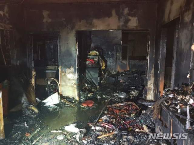 19일 오후 8시 24분께 충남 청양군 운곡면의 주택 화재현장. (사진=청양소방서 제공)