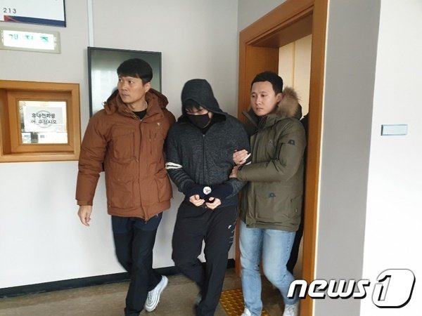 B씨가 지난 1월 대전지법 홍성지원에서 구속 전 피의자심문(영장실질심사)을 받고 법정에서 나오고 있다. © 뉴스1