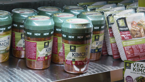 풀무원 김치가 미국 최대 유통매장인 월마트(Walmart)에 이어 제2유통인 크로거(Kroger) 등 총 1만 개 매장에서 판매되고 있다. 사진제공ㅣ풀무원