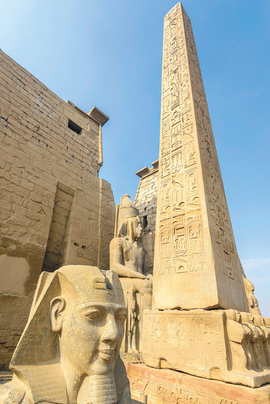 고대 이집트 신전 중 가장 규모가 큰 카르나크 신전.
